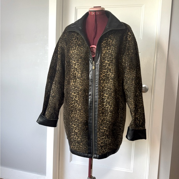 Black and leopard leather jacket reversible. - Picture 2 of 5